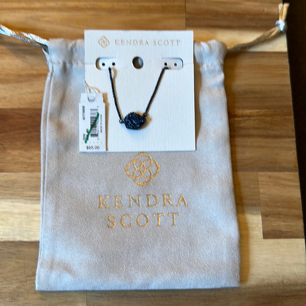 Bnib Kendra Scott Tess Necklace Balck Blue